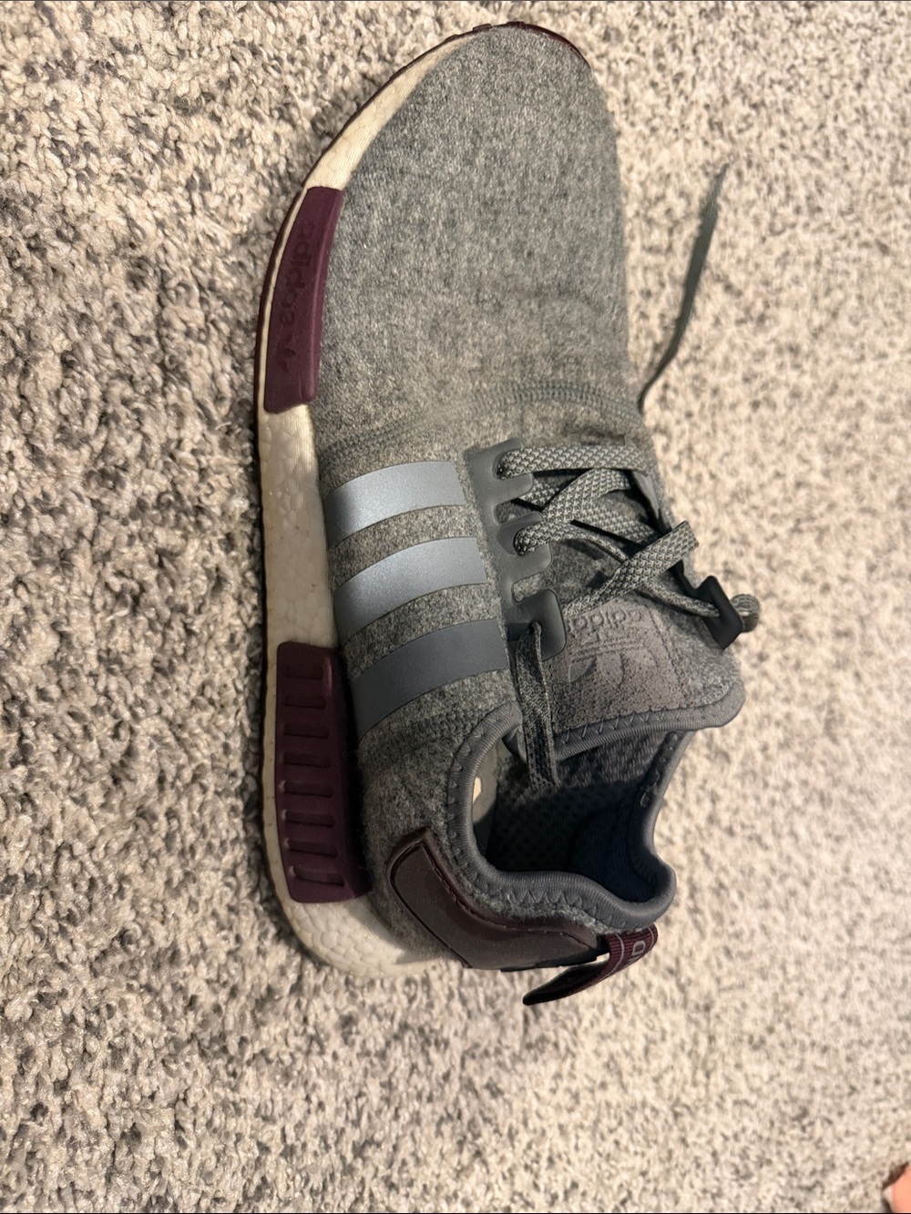 adidas NMD R1
Wool Grey Four Maroon